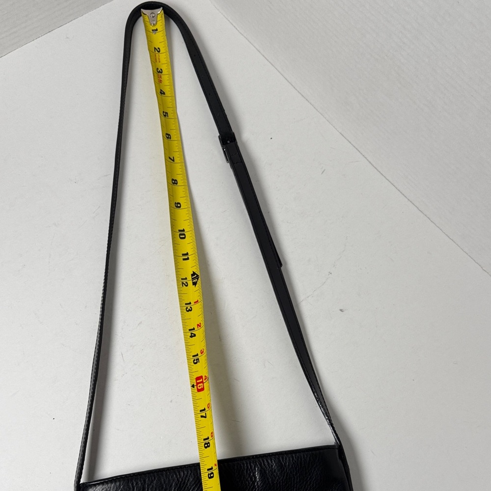 TANO Vintage 90s Minimal Sleek Black Pebble Leather Adjustable Crossbody Bag - Picture 15 of 16